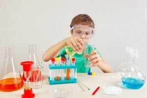 Forskningseksperimenter for barn, her får du fire forslag