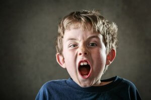 Les om hvorfor barn skriker og hva du kan gjøre.