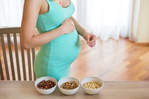 Hvilke vitaminer burde jeg ta under graviditeten?
