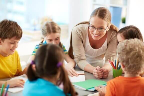Barn uten respekt for lærere: Hva kan du gjøre?
