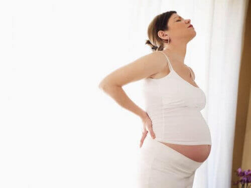 Hva er årsakene til magesmerter under graviditeten