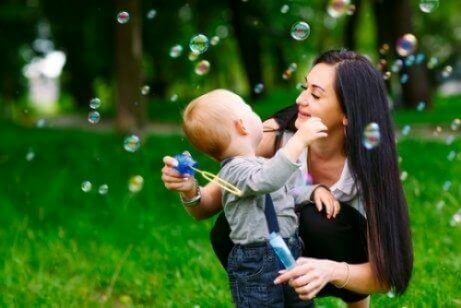 7 Aktiviteter for en seks måneder gammel baby