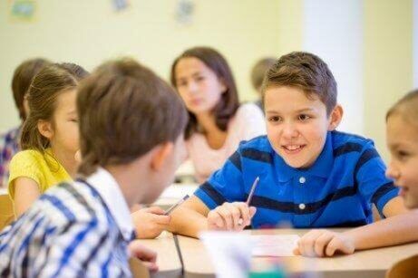 Hva å gjøre for barn som snakker for mye i klasse