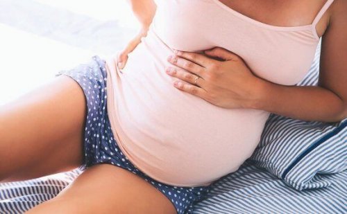 Gravid kvinne med smerter