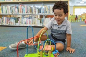 Fordelene med barnebibliotek for de minste