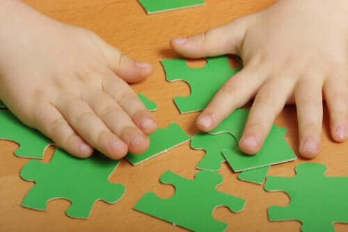 Det finnes mange fordeler med puslespill for barn. 
