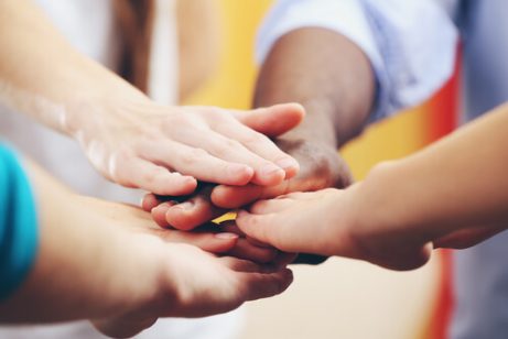 Foreldre hjelper barn med å lære toleranse