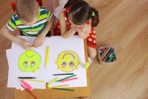 Barn som tegner.