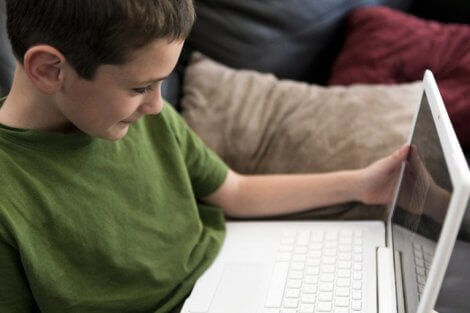 Hvordan skal vi kontrollere våre barns internettilgang?