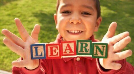 Enkle tips for å lære barnet ditt et andrespråk