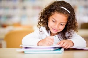 7 måter å oppmuntre til kreativ skriving hos barn