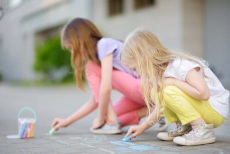 Slik oppmuntrer du til kreativitet hos barn