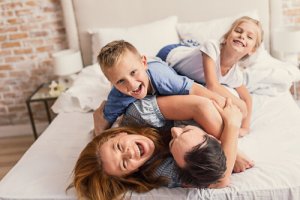 Viktigheten av å lære barn om følelser hjemme