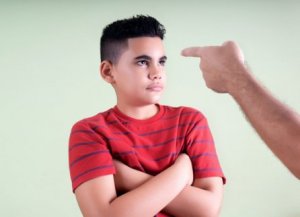 Altfor strenge foreldre: Problemer og konsekvenser