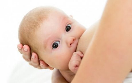 Tips for å avvenne babyen nattamming vellykket