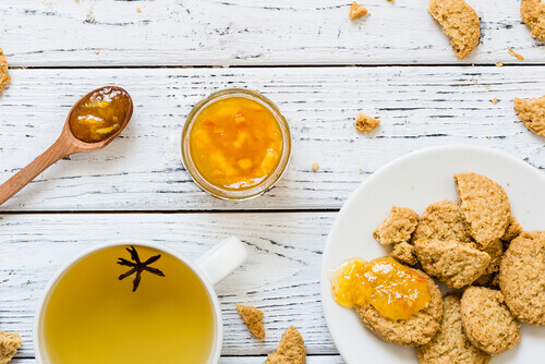 Fullkornskjeks med appelsin.