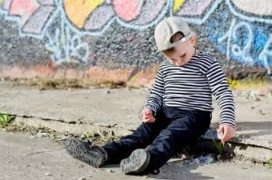 Hva er forskjellene mellom sjenerte og innadvendte barn?