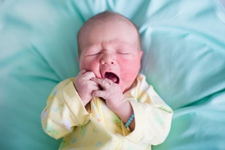 Milier hos nyfødte: Årsaker, symptomer og behandling