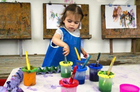 Hvordan oppmuntre til kunstnerisk talent hos barnehagebarn