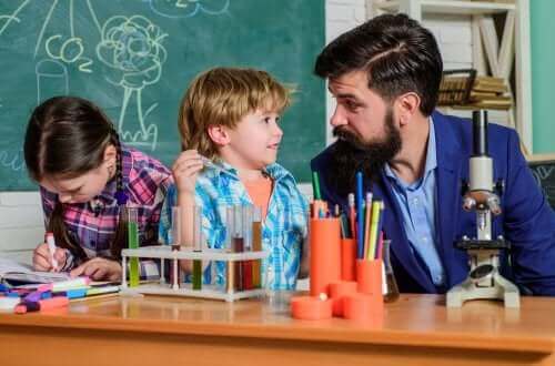 Alt du trenger å vite om kritisk pedagogikk