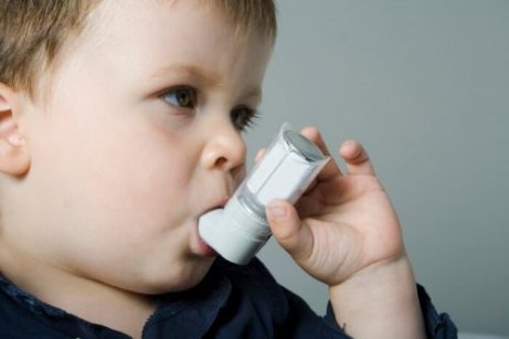 Kan amming beskytte babyen din mot astma?