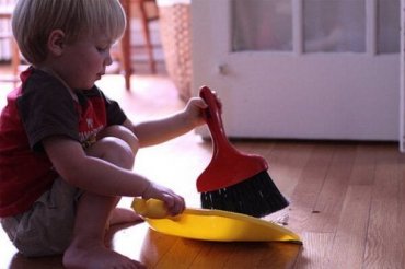 Hvordan motivere barna dine til å hjelpe til med husarbeidet