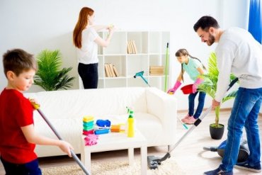 Hvordan motivere barna dine til å hjelpe med husarbeid