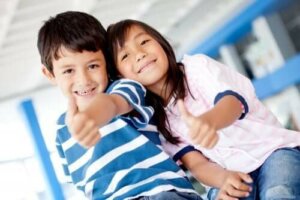 Hvordan oppmuntre til optimisme hos barn