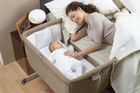 Minisprinkelseng eller babykurv til nyfødte babyer?