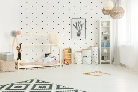 Tips for å organisere babyens rom slik at alt passer