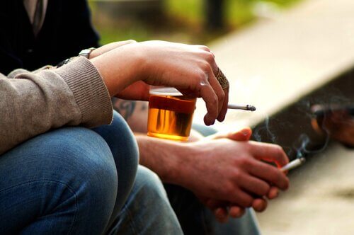 Hvordan hindre at tenåringen din drikker alkohol?