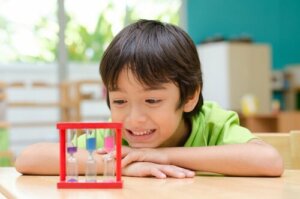 Tips til deg som forelder for å lære barn å vente