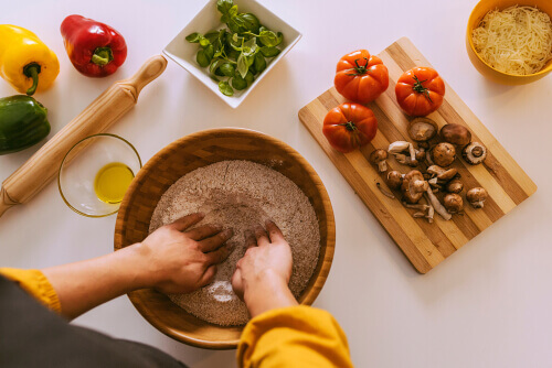 Det er fullt mulig å lage en sunn hjemmelaget pizza.