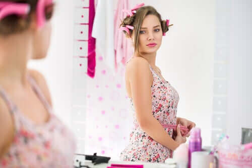 Jente måler seg