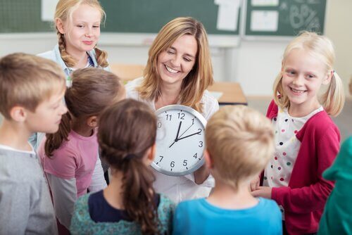 Hvordan påvirkes barn av det å stille klokka?