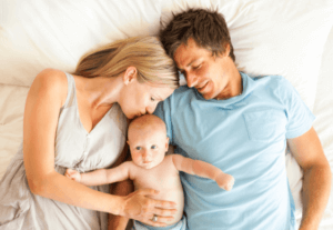 Metoder for å samsove med babyen din