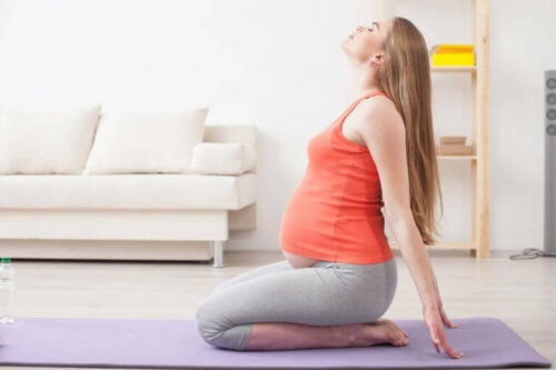 Seks fordeler med yoga for gravide kvinner