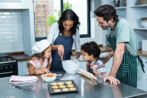 4 aktiviteter å glede seg over hjemme med familien