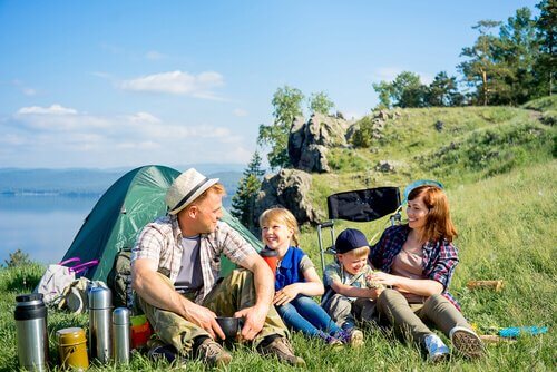 Å dra på camping med barna er et morsomt eventyr!