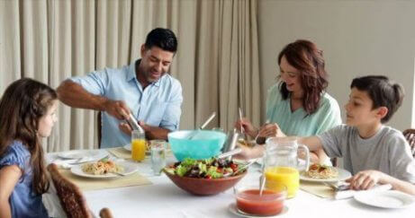 6 Fordeler med å spise middag sammen hele familie