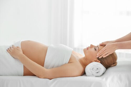 Massasje under graviditeten: De 4 beste