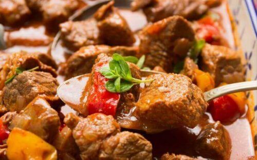 Oppskrifter med høyt innhold av jod: Biff med ris.