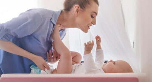 Sjekk bleien: Hva babyens avføring sier