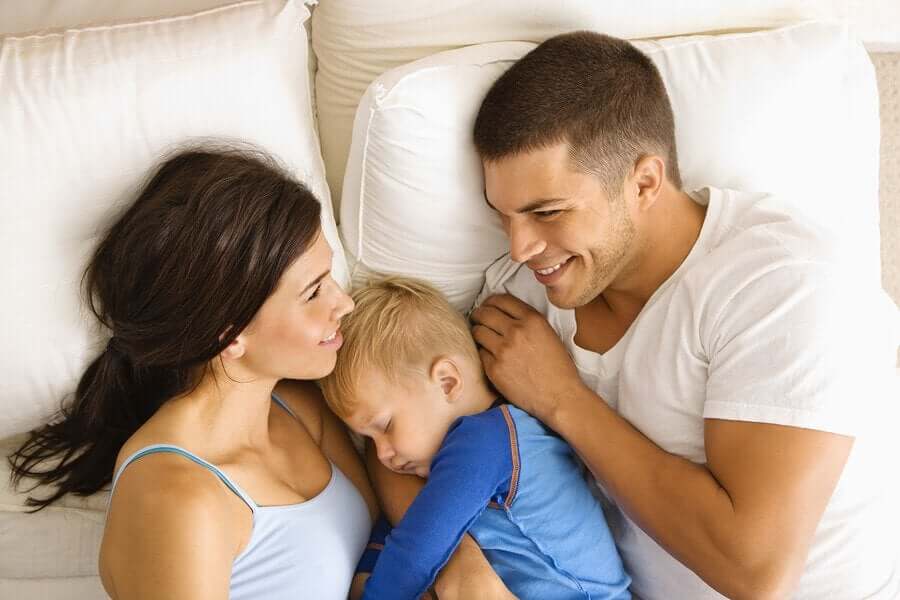 Hvor lenge bør barn sove på foreldrenes rom?