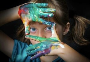 Fjerne maling fra møbler: 4 nyttige triks