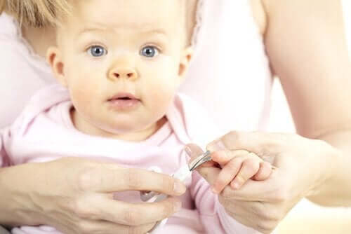 Inngrodde negler hos babyer: Årsaker, forebygging og behandling