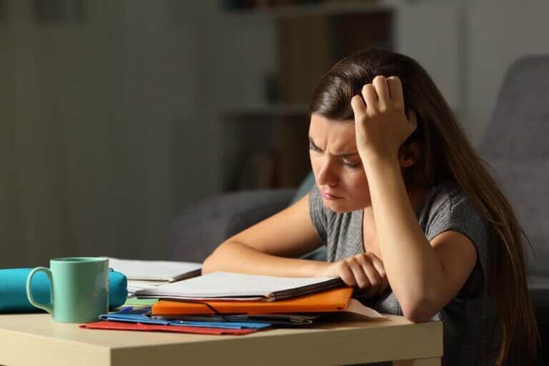 Hvordan vite om tenåringen din er utmattet og stresset