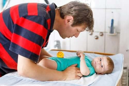 Kryptorkisme: Årsaker, symptomer og behandling