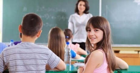 Bør søsken være i samme klasse på skolen?