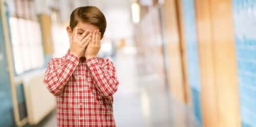 Giftig skam hos barn: Hvordan utvikler de det?
